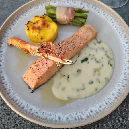 فندق مبيت وإفطار Gastronomic Carlocarla 4*